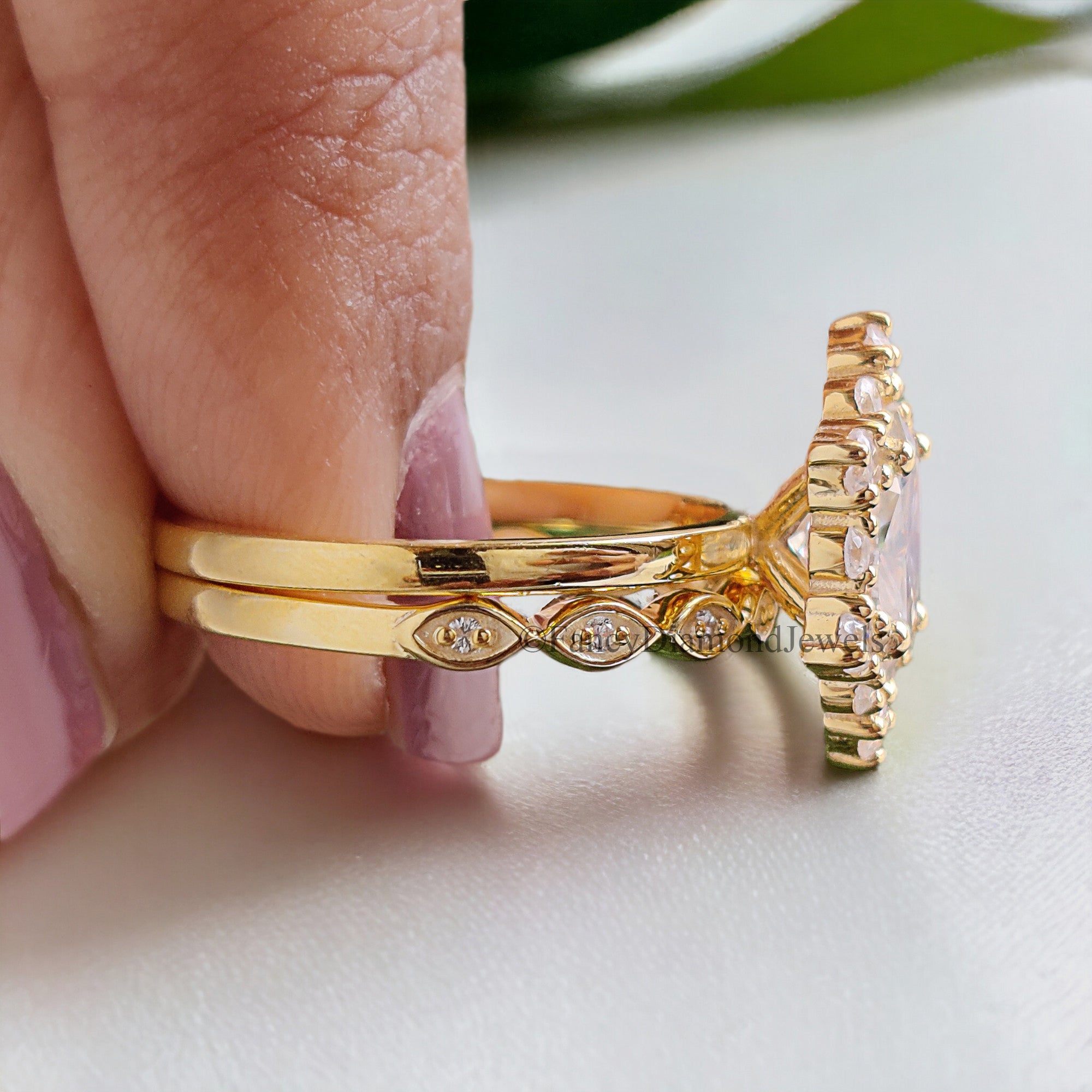 Oval Cut Moissanite Engagement Ring Set 1.05 CT Colorless Oval Moissanite Halo Set Wedding Ring For Women Anniversary Bridal Ring Set FD271