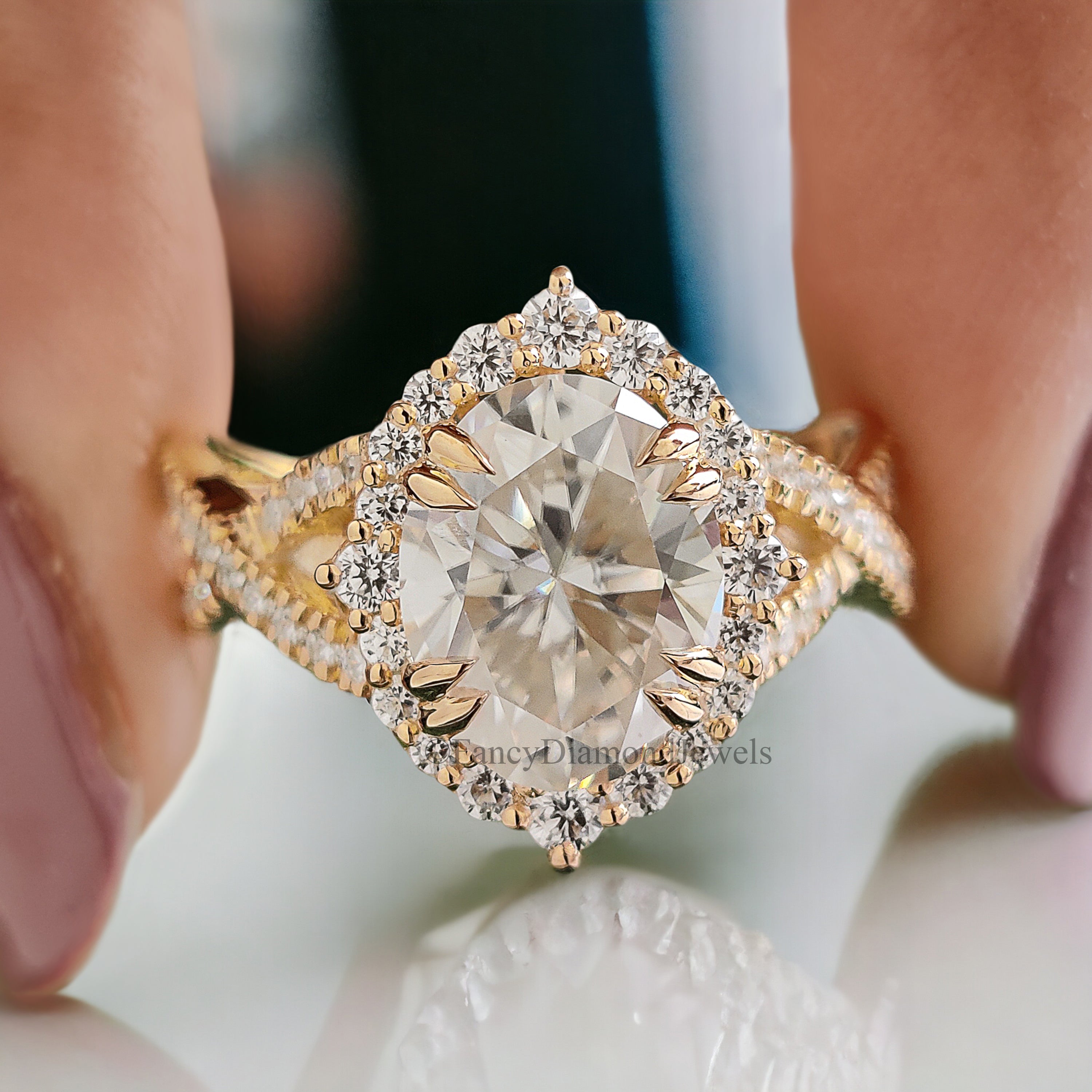 Oval Engagement Ring 1.70 CT Oval Crushed Ice Colorless Moissanite Wedding Ring Ring for Women Anniversary Gift Halo Ring Twisted Band FD208