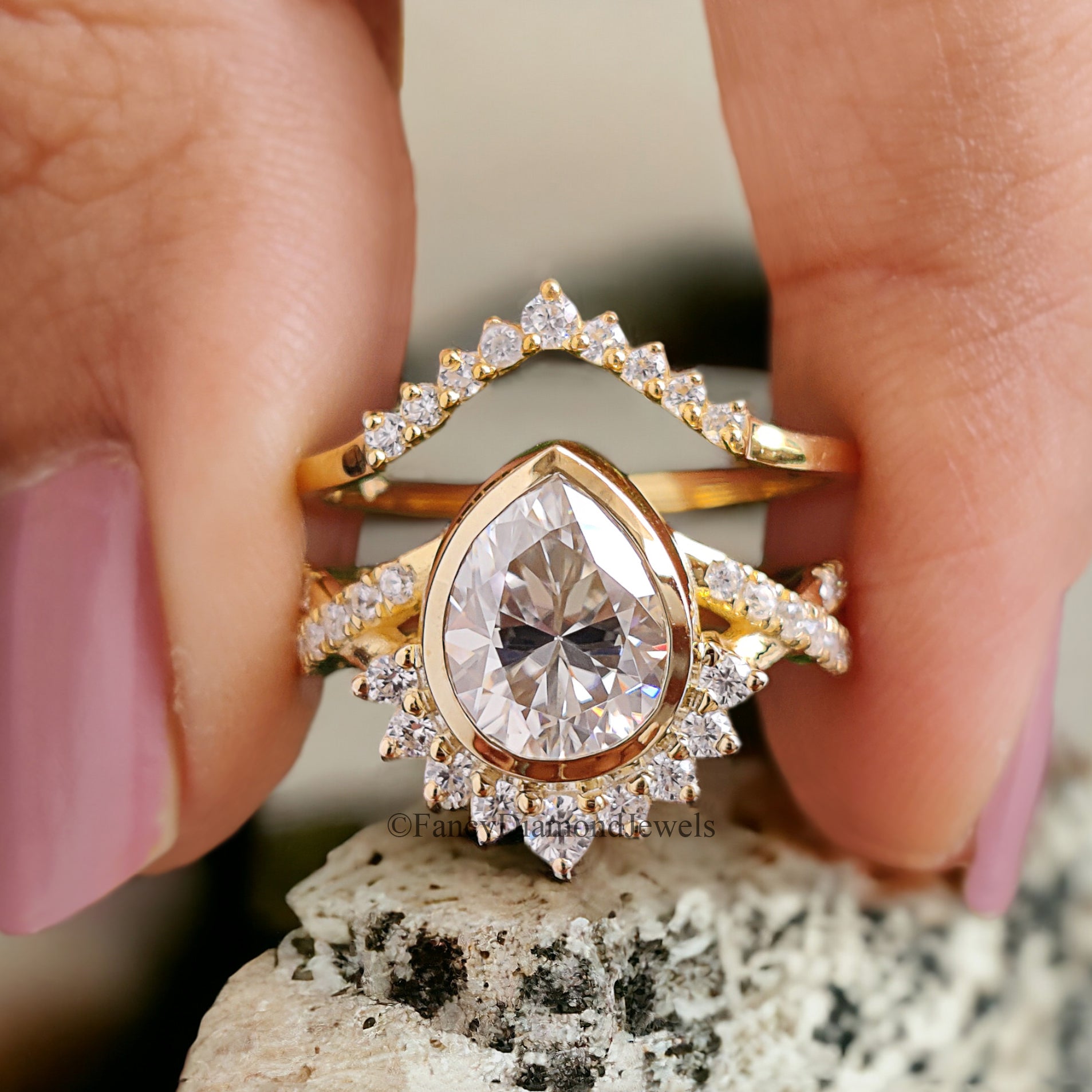 Vintage Pear Shape Moissanite Engagement Ring Set Twisted Wedding Band Bezel Set Art Deco Yellow Gold Promise Infinity Wedding Ring FD262