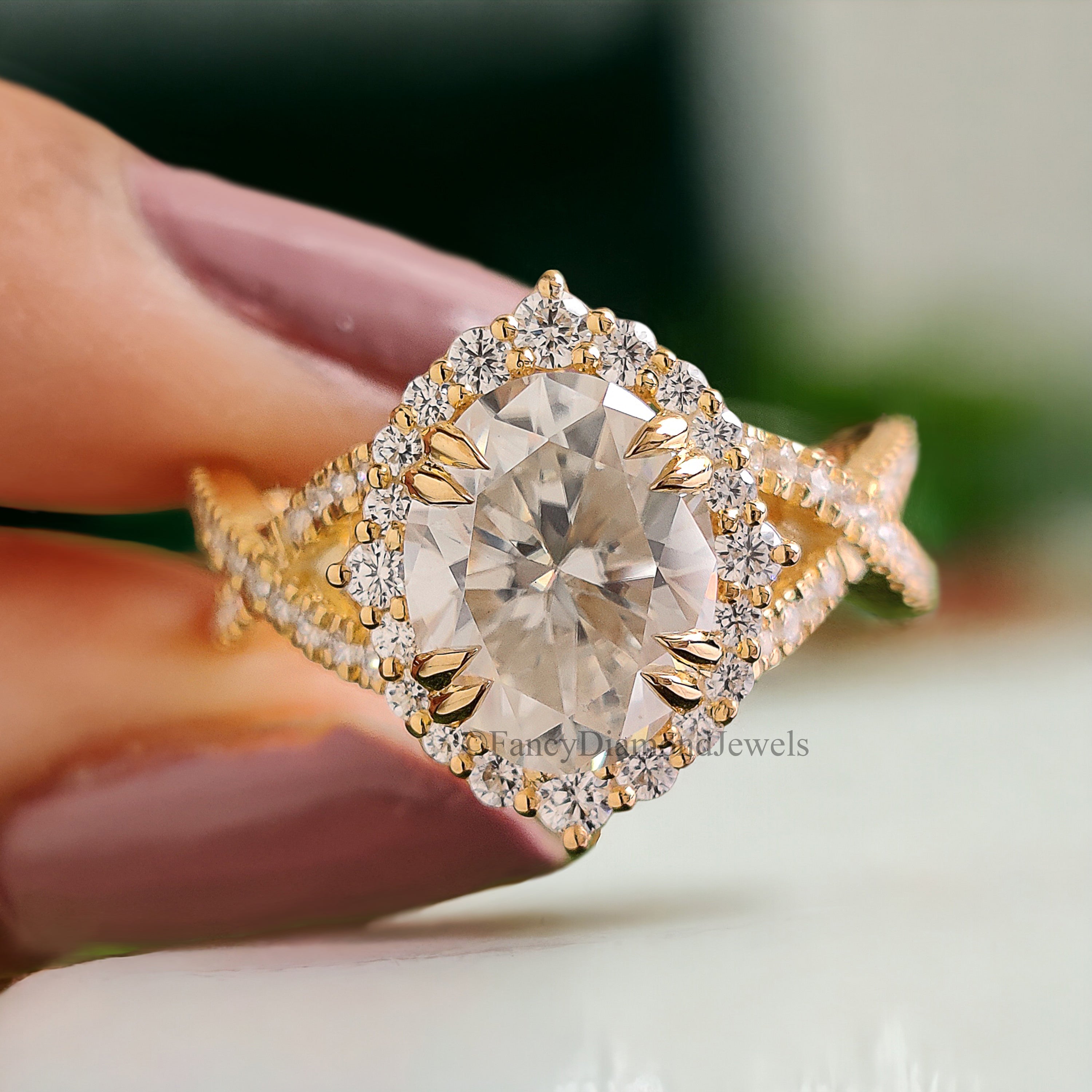 Oval Engagement Ring 1.70 CT Oval Crushed Ice Colorless Moissanite Wedding Ring Ring for Women Anniversary Gift Halo Ring Twisted Band FD208