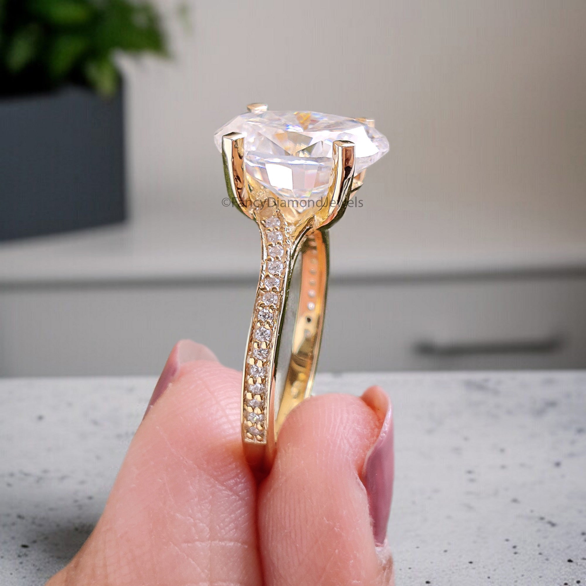 4.15 CT Oval Moissanite Engagement Ring Colorless Oval Moissanite Wedding Ring Oval With Twisted Pave Band Gift Ring for Promise Ring FD335