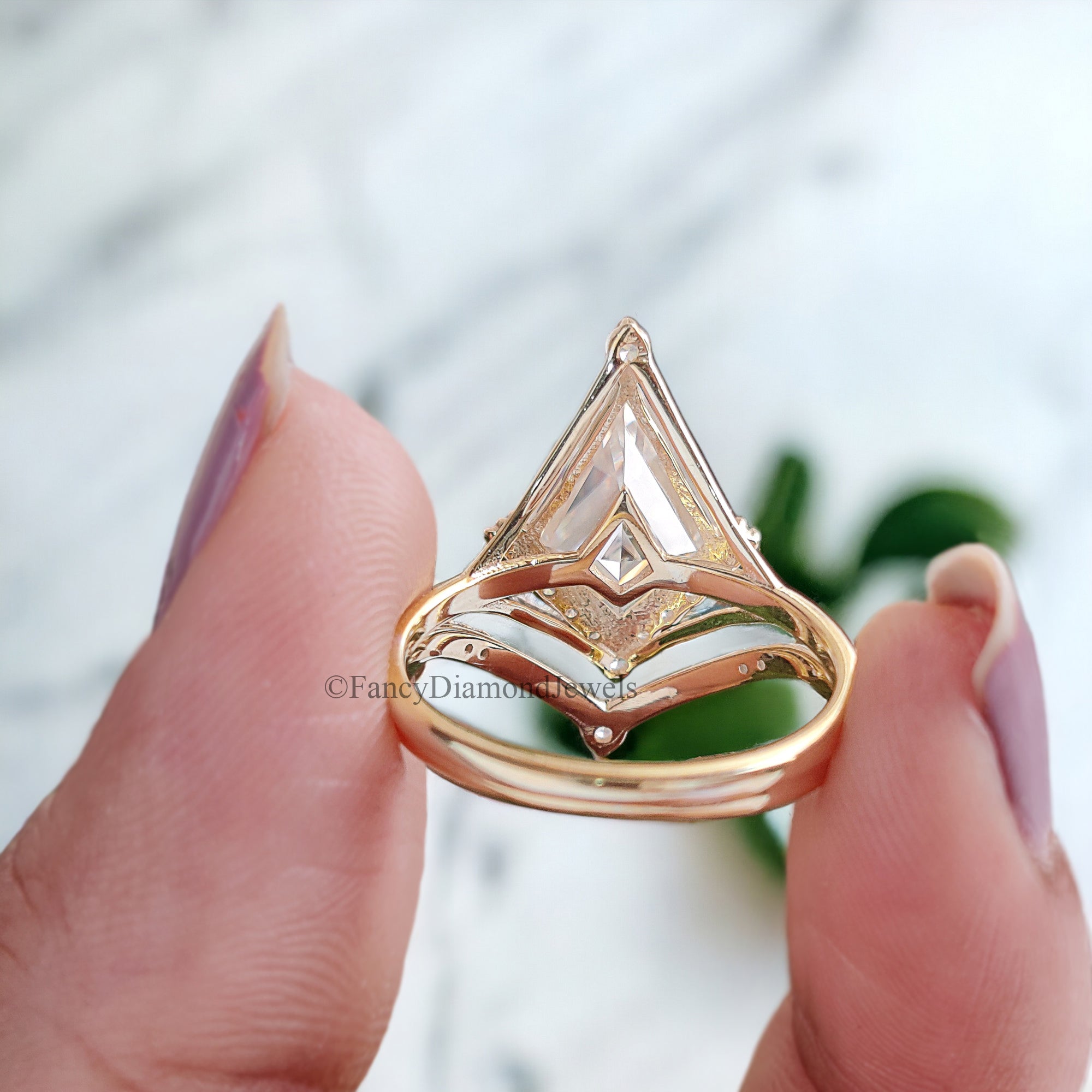 Vintagae Kite Cut Moissanite Engagement Ring Set Yellow Gold Round Cut Modern Wedding Ring Unique Engagement Ring Promise Bridal Set FD181