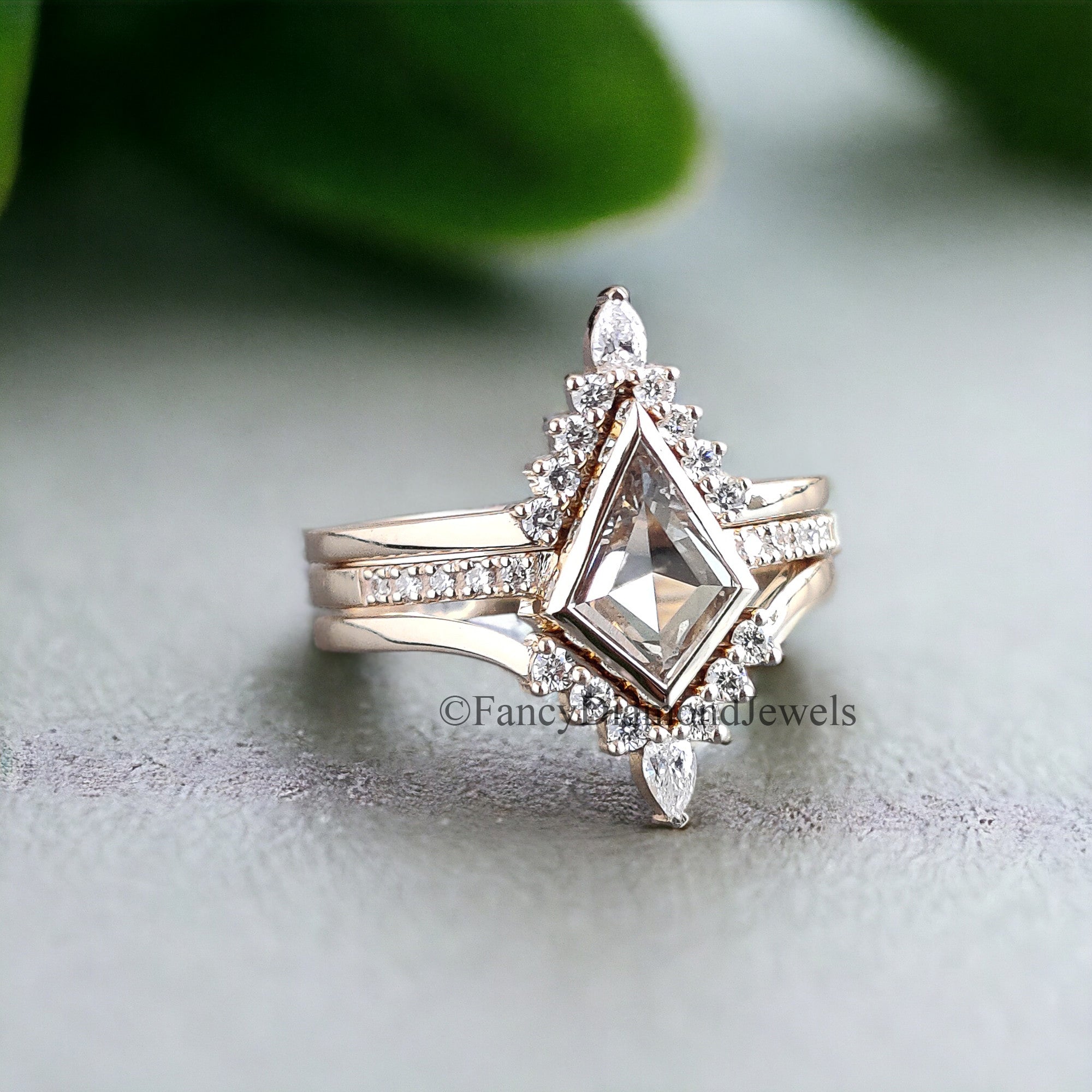 Vintagae Kite Cut Moissanite Engagement Ring Set Yellow Gold Round Cut Chevron Wedding Ring Pear Cut Curved Band Promise Bridal Set FD106