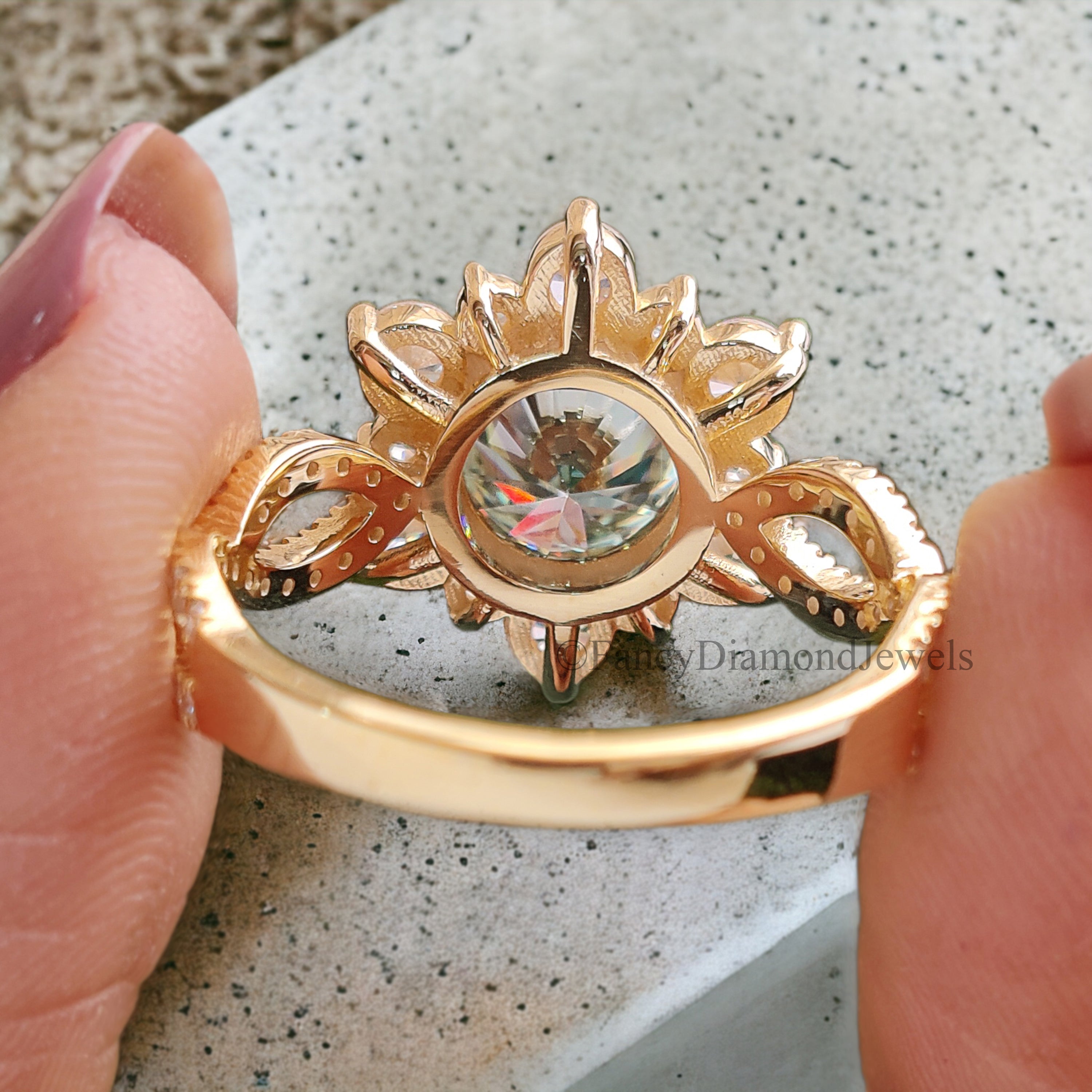 2.30TW Round Cut Blue Moissanite Engagement Ring Vintage Halo Anniversary Ring Twisted Micro Set Wedding Ring Crossover Ring For Women FD221