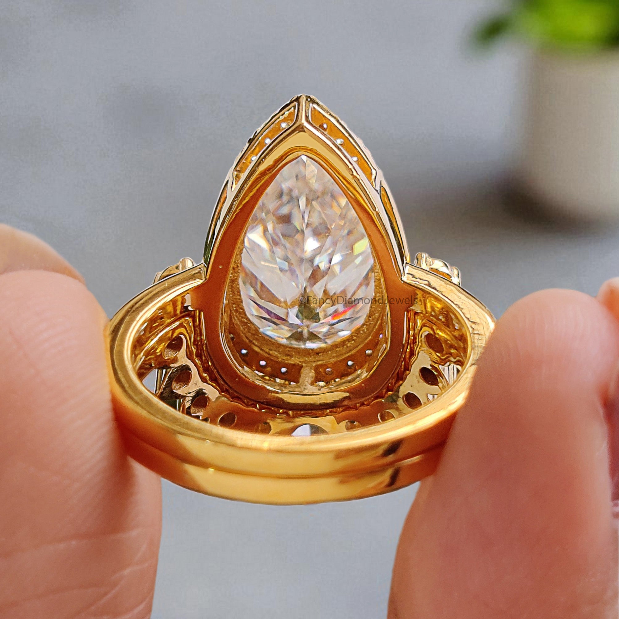 5.75 CTW Pear Colorless Moissanite Ring Set Engagement Ring Matching Eternity Band Wedding Ring Halo Setting Bridal Ring Set For Women FD389