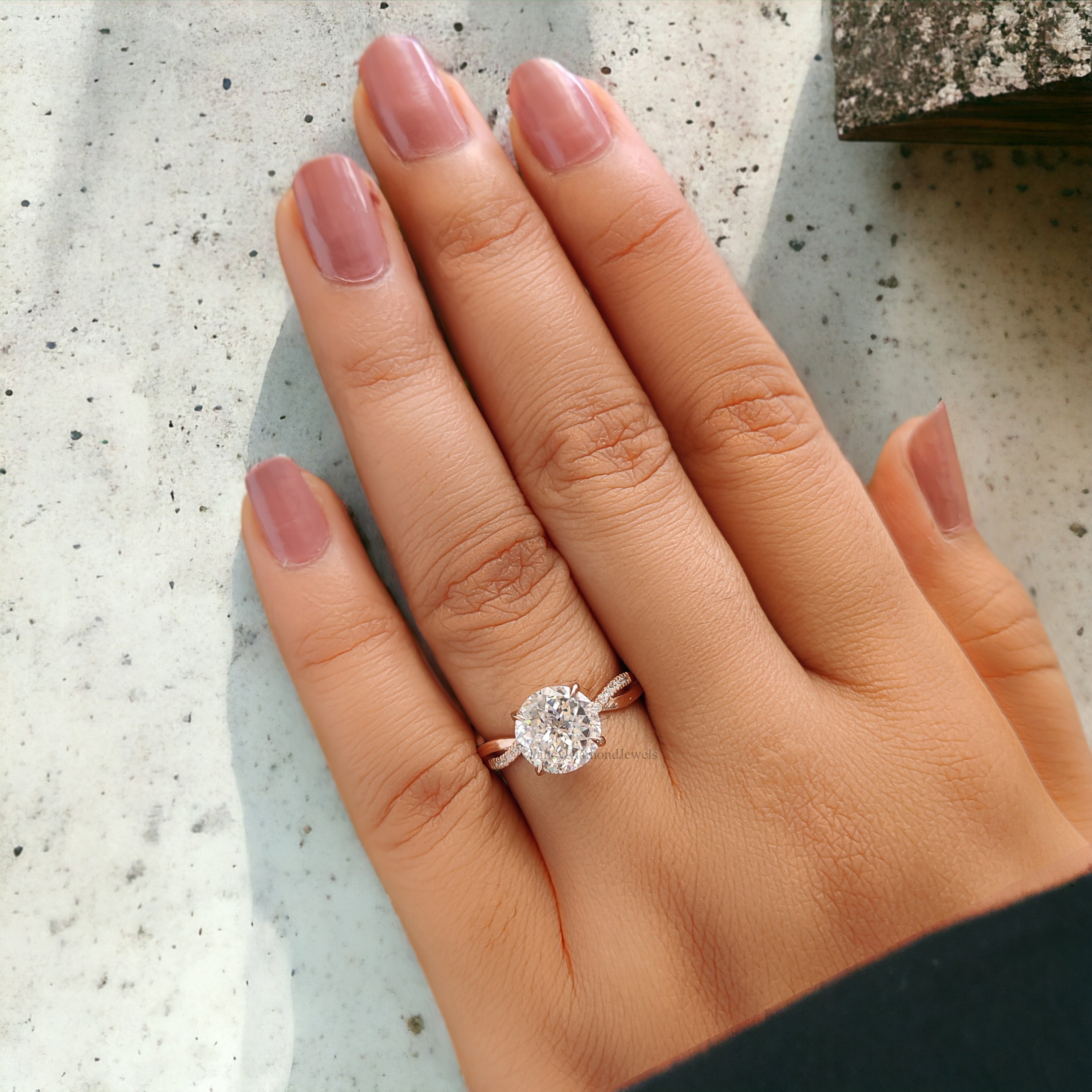 Unique Moissanite Ring 2.15 TW Portuguese Cut Colorless Moissanite Engagement Ring Wedding Ring Twisted Band Claw Prong Ring for Women FD135