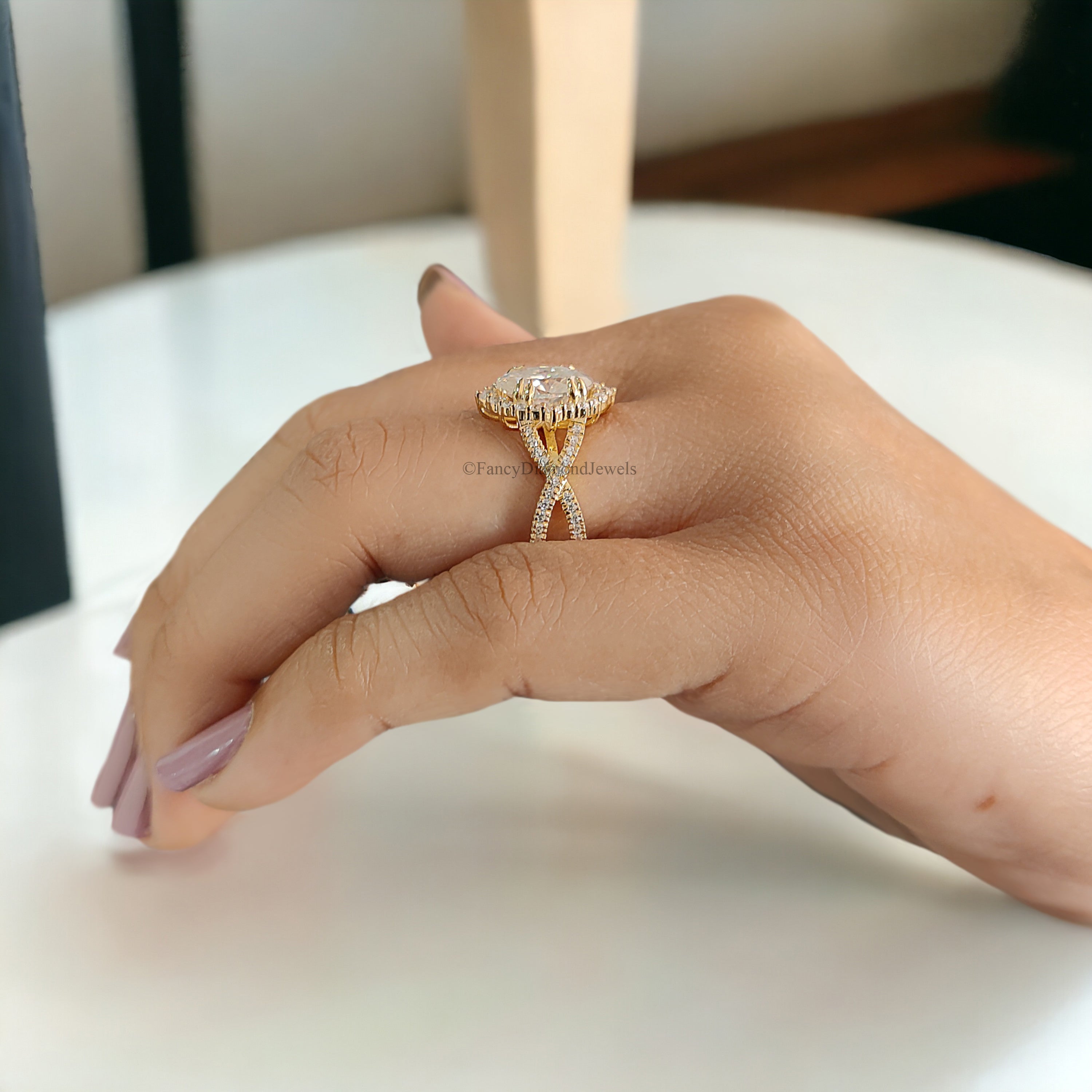 Oval Engagement Ring 1.70 CT Oval Crushed Ice Colorless Moissanite Wedding Ring Ring for Women Anniversary Gift Halo Ring Twisted Band FD208