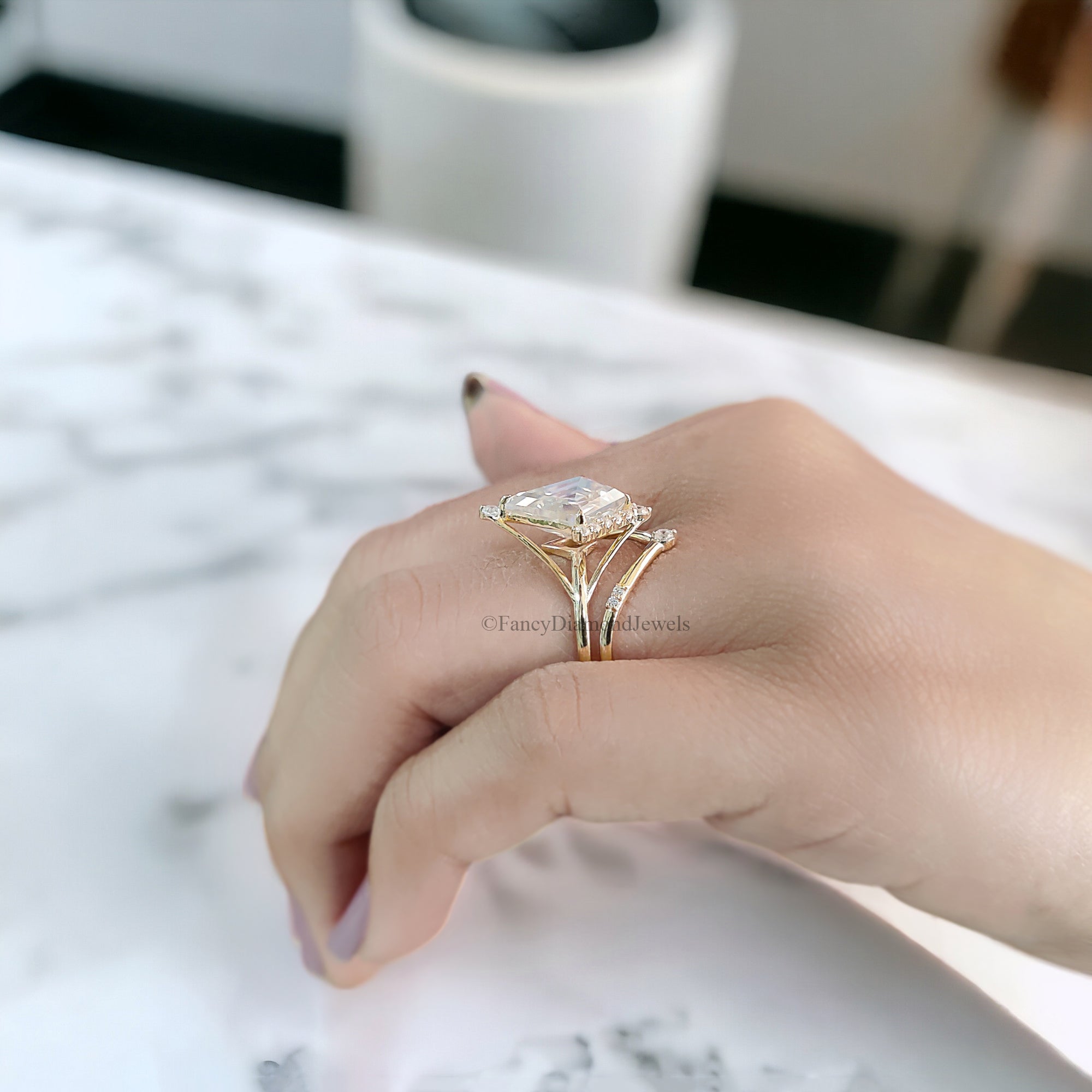 Vintagae Kite Cut Moissanite Engagement Ring Set Yellow Gold Round Cut Modern Wedding Ring Unique Engagement Ring Promise Bridal Set FD181