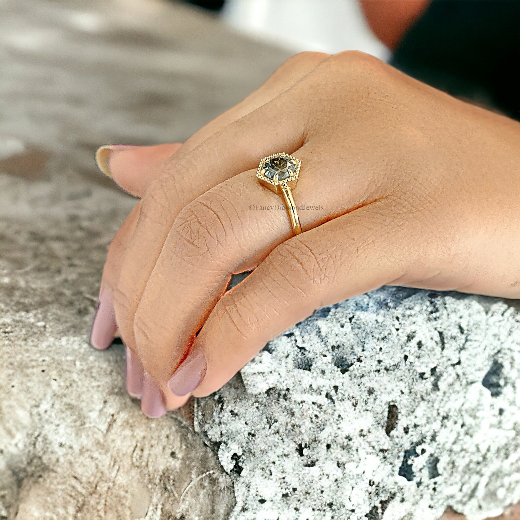 0.85 CT Aqua Blue Green Round Brilliant Moissanite Ring 10k/14k/18k Solid Yellow Gold Ring Solitaire Engagement Ring Moissanite Ring FD38