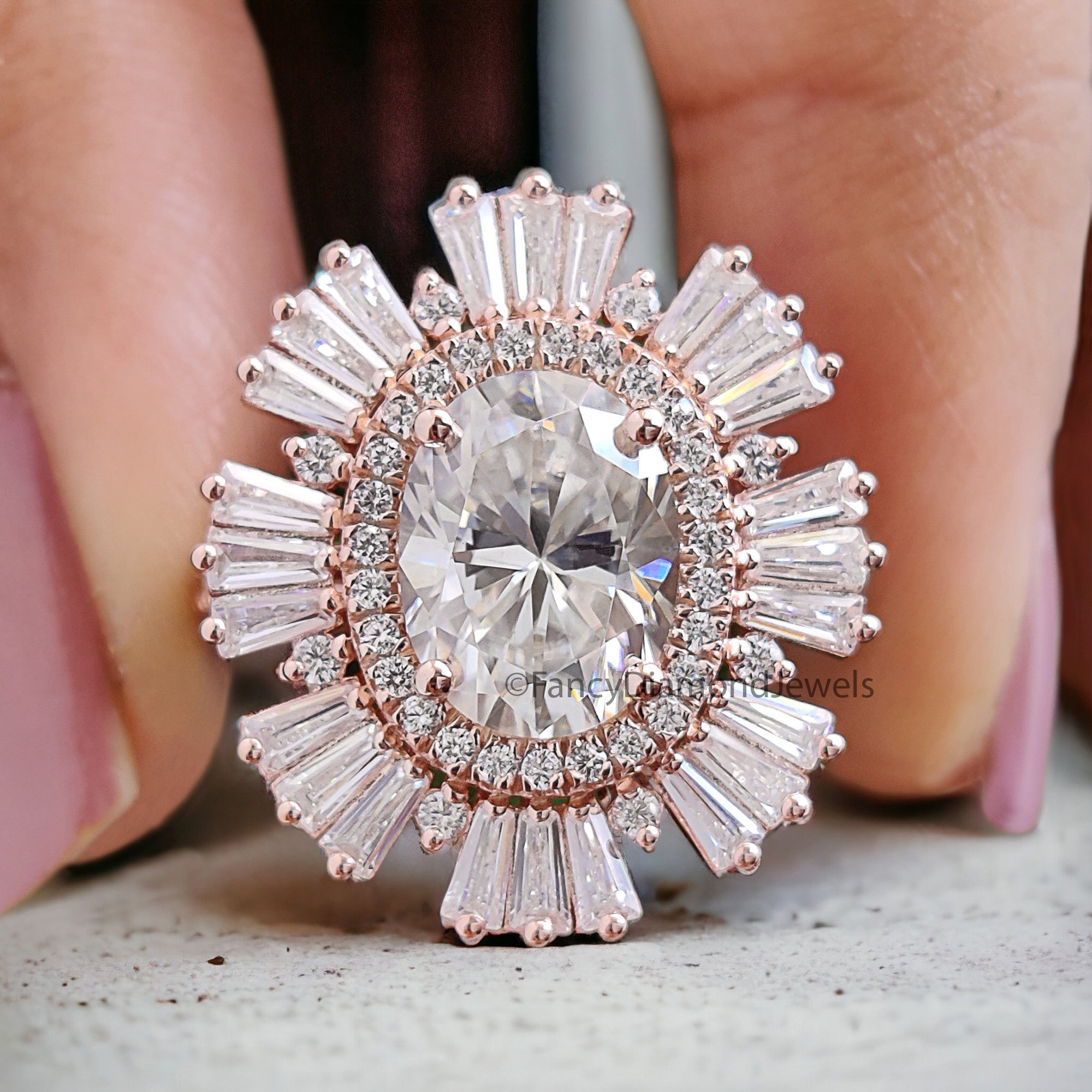 The Beauty of Oval Diamond Rings: A Timeless Elegance