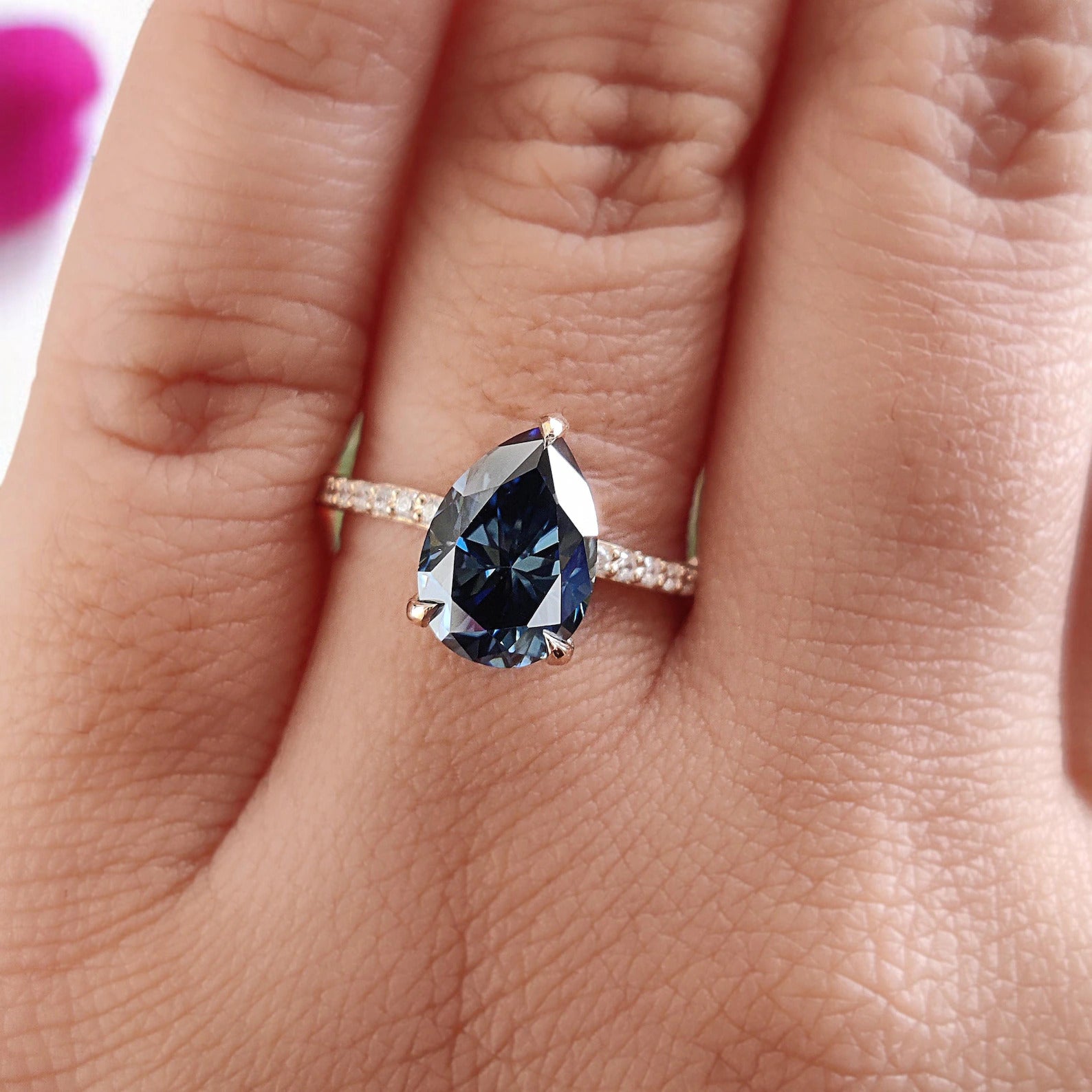 💍 Best Settings for Royal Blue Moissanite Engagement Rings