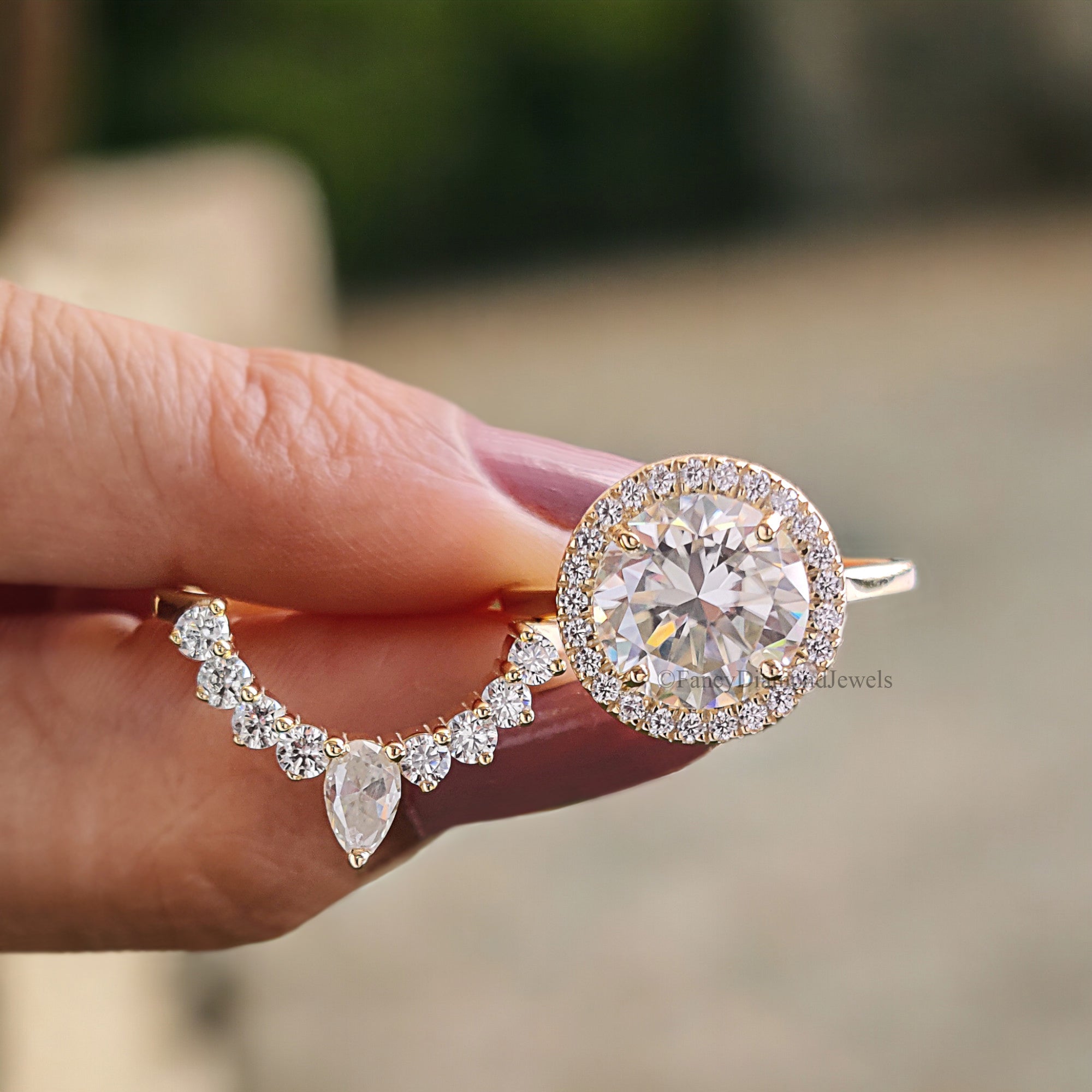 Vintage Moissanite Engagement Ring Set 2.65 CT Moissanite Ring Round Ring Yellow Gold Ring Unique Stacking Ring Diamond Cluster Ring FD148