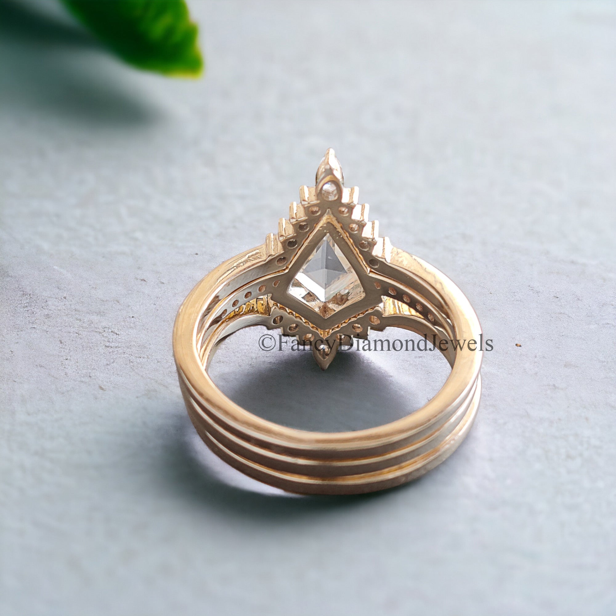 Vintagae Kite Cut Moissanite Engagement Ring Set Yellow Gold Round Cut Chevron Wedding Ring Pear Cut Curved Band Promise Bridal Set FD106